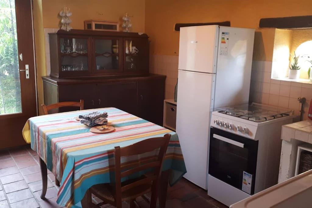 Gite A La Ferme, Avec Animaux, Fromages Et Nature Neuville-les-Decize Εξωτερικό φωτογραφία