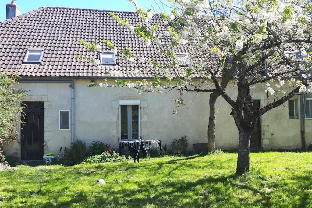 Gite A La Ferme, Avec Animaux, Fromages Et Nature Neuville-les-Decize Εξωτερικό φωτογραφία